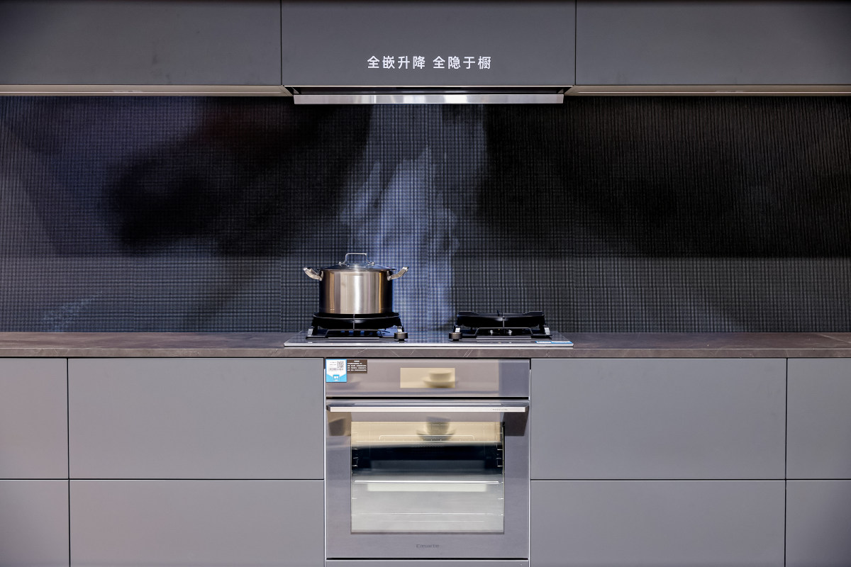 全嵌升降！卡萨帝厨电发明“隐身烟机”(图1)